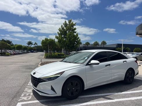 Used 2022 Hyundai Elantra SEL w/ Convenience Package image 9