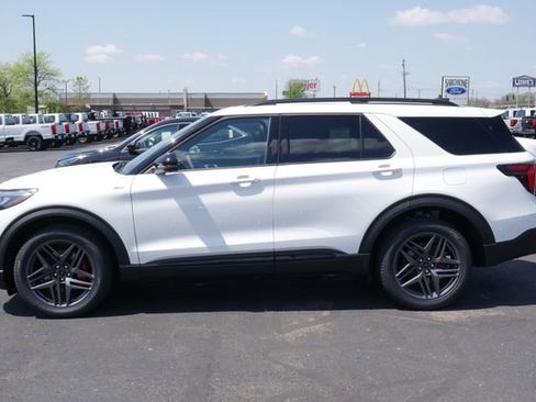 New 2026 Ford Explorer ST-Line w/ ST-Line Street Pack AWD/4WD image 10