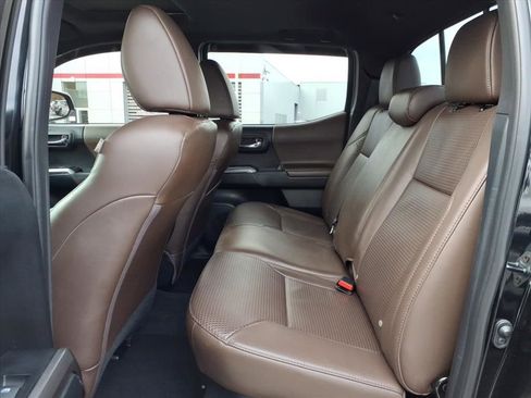 Used 2021 Toyota Tacoma Limited image 26