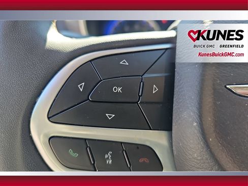 Used 2024 Chrysler Pacifica Touring-L FWD image 22