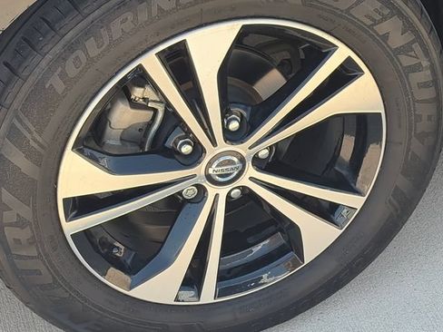 Used 2021 Nissan Sentra SV FWD image 9