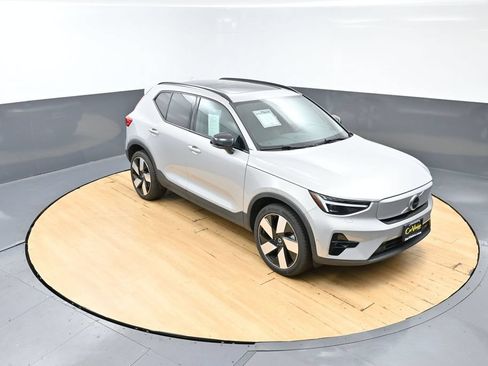 Used 2023 Volvo XC40 Recharge Ultimate w/ Protection Package Premier AWD/4WD image 6