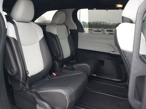 Used 2025 Toyota Sienna XSE w/ XSE Plus Package image 24