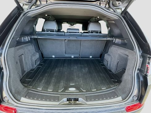 Used 2022 Land Rover Discovery Sport SE image 18