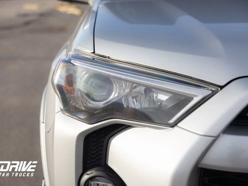 Used 2022 Toyota 4Runner SR5 Premium image 7