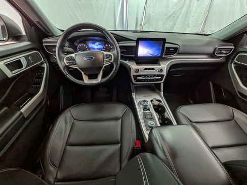 Certified 2022 Ford Explorer XLT w/ Equipment Group 202A image 11
