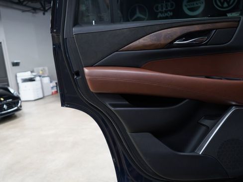 Used 2020 Cadillac Escalade Premium Luxury RWD image 13