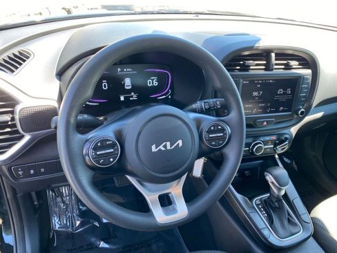 Used 2025 Kia Soul LX w/ LX Technology Package image 25