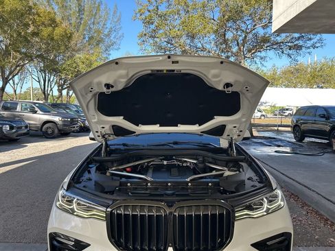 Used 2022 BMW X7 xDrive40i w/ M Sport Package AWD/4WD image 12