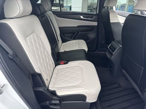 Used 2024 Volkswagen Atlas Cross Sport SEL Premium R-Line image 26