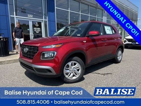 Certified 2025 Hyundai Venue SE image 1