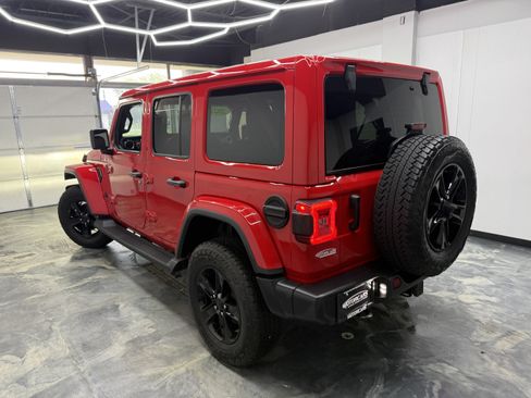 Used 2022 Jeep Wrangler Unlimited Sahara AWD/4WD image 3
