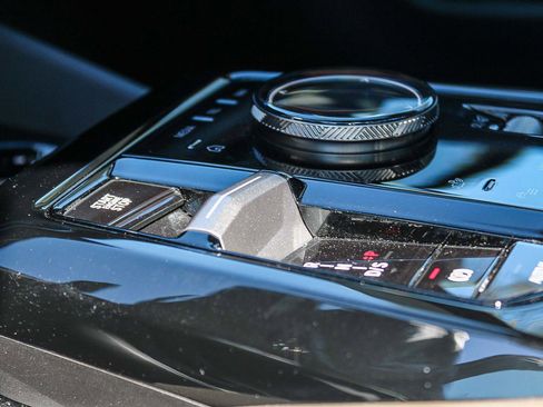 Used 2024 BMW 540i xDrive w/ Premium Package image 22