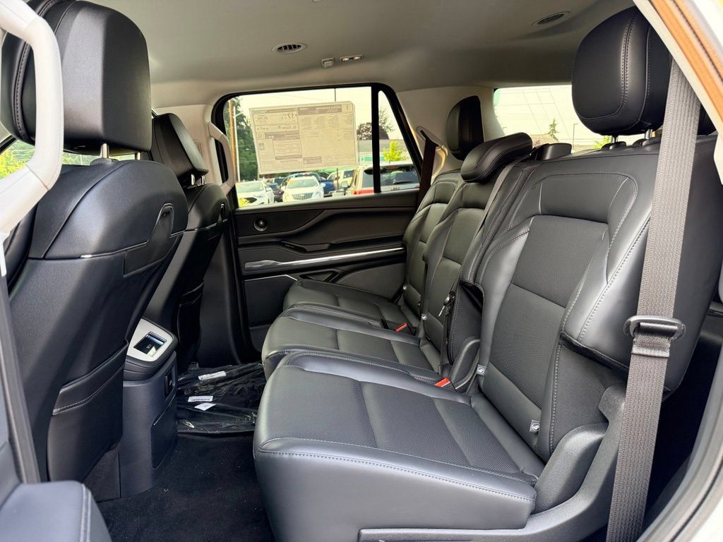 New 2027 Lincoln Navigator Premiere AWD/4WD image 11