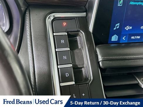 Used 2022 Chevrolet Suburban LT w/ LT Signature Plus Package image 17