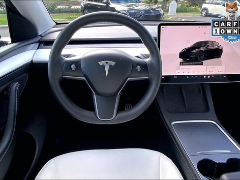 Used 2023 Tesla Model Y Performance image 5
