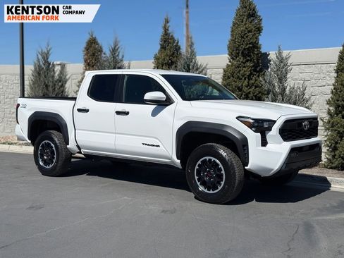 Used 2025 Toyota Tacoma TRD Off-Road image 12
