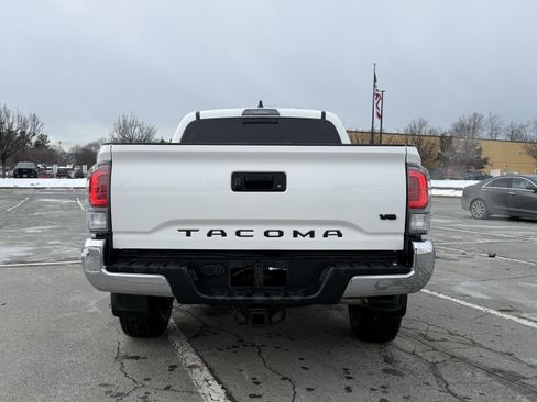 Used 2023 Toyota Tacoma TRD Off-Road image 10