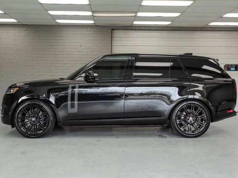Used 2025 Land Rover Range Rover Long Wheelbase SE image 4