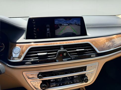 Used 2018 BMW 750i RWD image 14