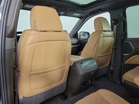 Used 2023 Cadillac Escalade ESV Premium Luxury image 12