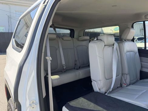 Used 2024 Jeep Wagoneer Series II w/ Flexible Seating Group AWD/4WD image 15