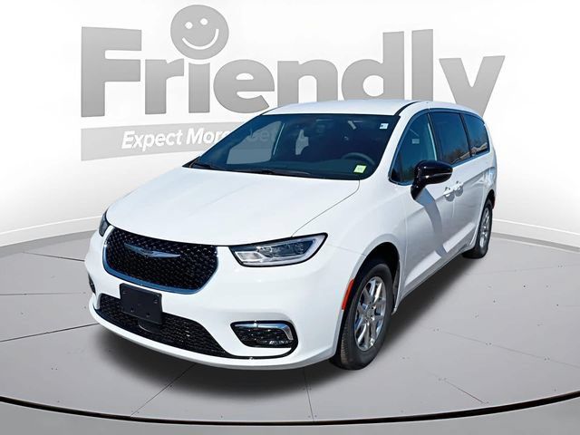 Used 2026 Chrysler Pacifica Select FWD 360° Tour