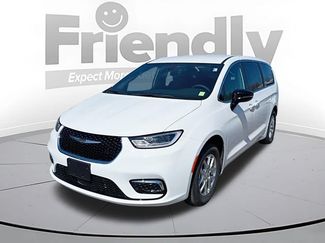 Used 2026 Chrysler Pacifica Select FWD 360° Tour