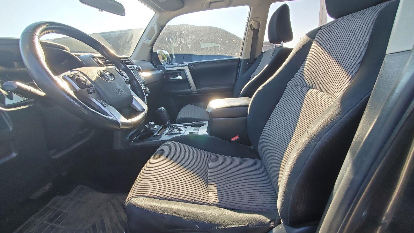 Used 2015 Toyota 4Runner SR5 AWD/4WD image 3