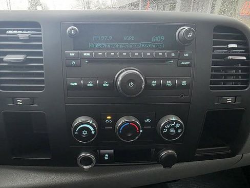 Used 2014 Chevrolet Silverado 2500 W/T w/ Snow Plow Prep Package image 12