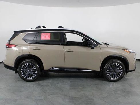 Certified 2025 Nissan Rogue Platinum FWD image 15
