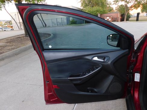 Used 2015 Ford Focus SE w/ Equipment Group 201A image 16