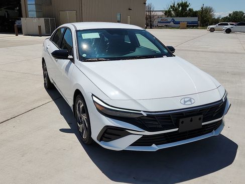 New 2025 Hyundai Elantra SEL FWD image 6