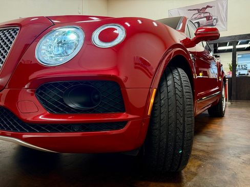 Used 2017 Bentley Bentayga AWD/4WD image 88