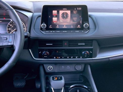 Used 2023 Nissan Rogue SV w/ SV Premium B Package image 9