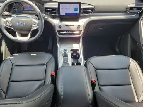 Used 2024 Ford Explorer XLT w/ Equipment Group 202A RWD image 18