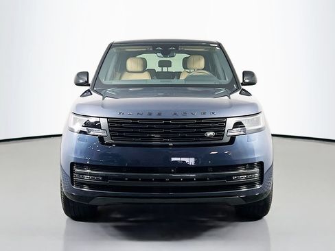 Used 2025 Land Rover Range Rover SE AWD/4WD image 2