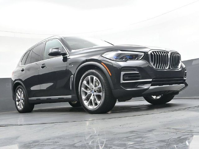 Used 2022 BMW X5 xDrive45e w/ Executive Package AWD/4WD image 37