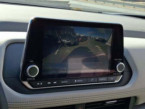 Certified 2025 Nissan Rogue SV image 18