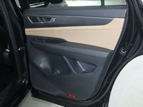 Used 2025 Volkswagen Atlas Cross Sport SE image 30