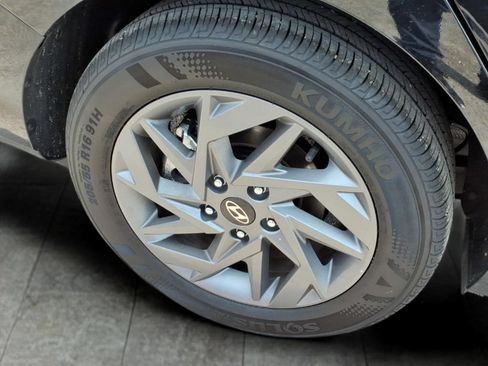 Used 2025 Hyundai Elantra Hybrid FWD image 7