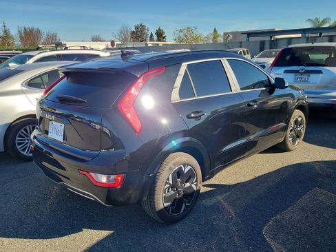 Used 2025 Kia Niro Wind image 3
