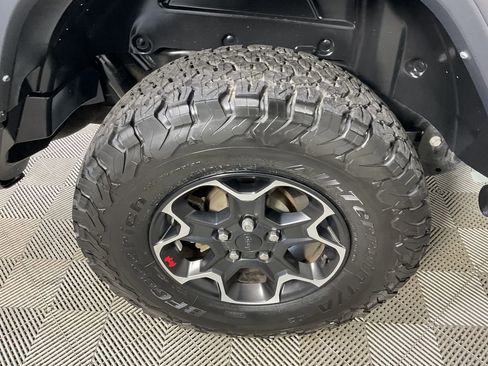 Used 2023 Jeep Wrangler Unlimited Rubicon w/ Cold Weather Group AWD/4WD image 9