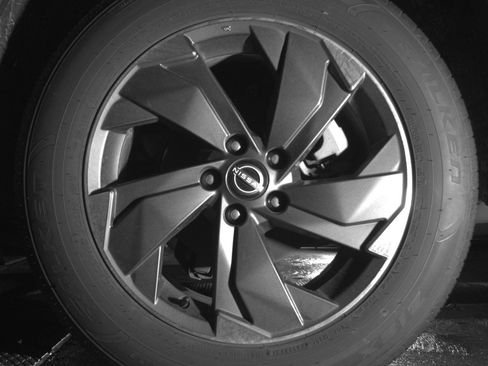 Used 2025 Nissan Rogue SV FWD image 14