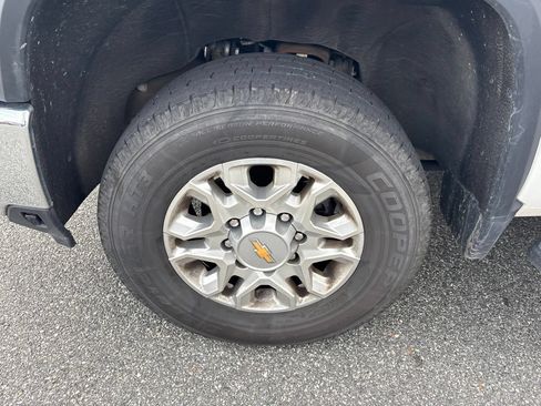 Used 2024 Chevrolet Silverado 2500 LT AWD/4WD image 10
