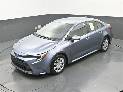 Used 2025 Toyota Corolla LE image 29