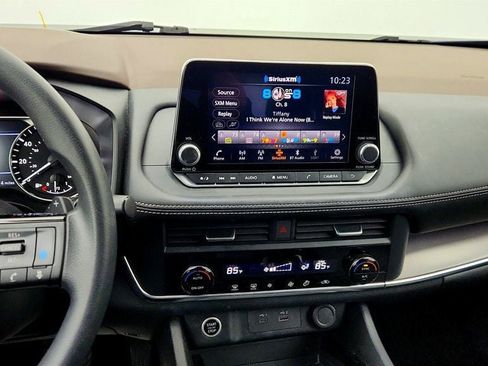 Used 2023 Nissan Rogue SV image 15