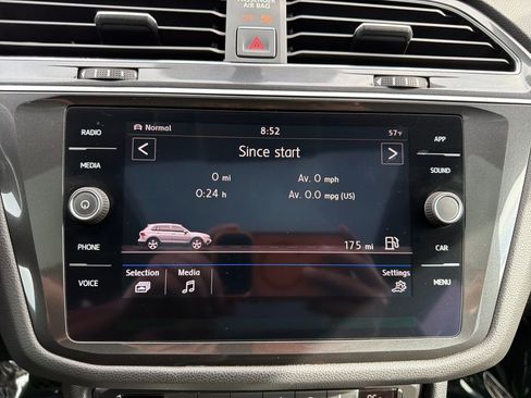 Used 2018 Volkswagen Tiguan SE w/ Panoramic Sunroof Package AWD/4WD image 19