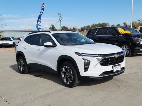 New 2026 Chevrolet Trax LT w/ Driver Confidence Package image 1