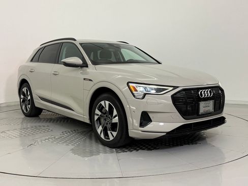 Used 2022 Audi e-tron Premium w/ Convenience Plus Package image 7